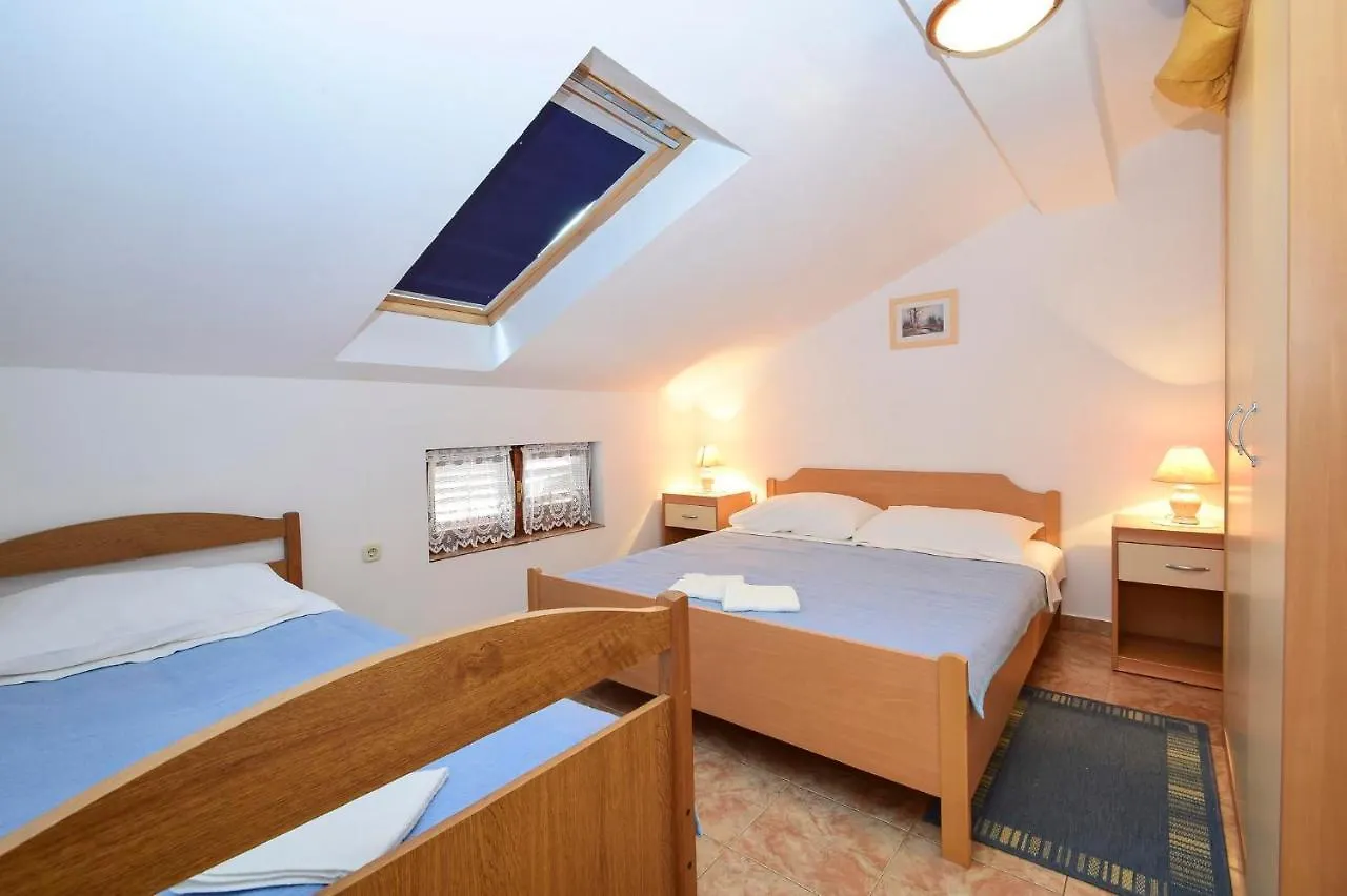 Apartments Silvana 597 Guest house